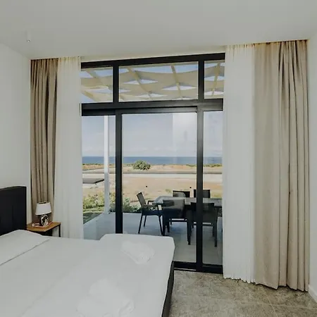 Peaceful Beachfront Getaway 파마구스타